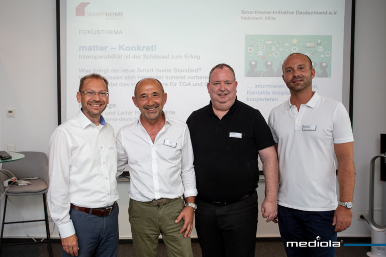 Mike Lange, Dr. Konstantin Zoggolis, Bernd Grohmann und Christopher Zoggolis bei dem matter-Expertentreffen bei mediola