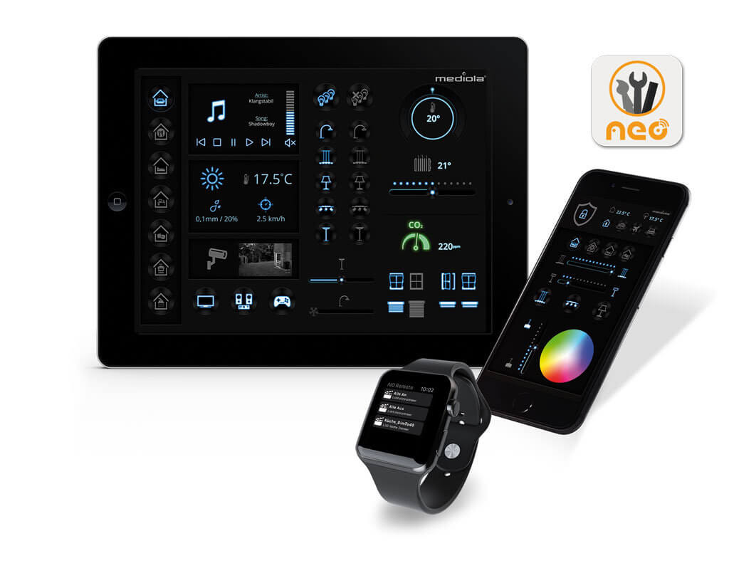 neo mit Tablet Mobiltelefon und watch